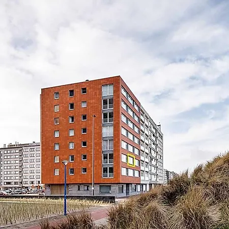 فندق In Oostduinkerke With Sea View